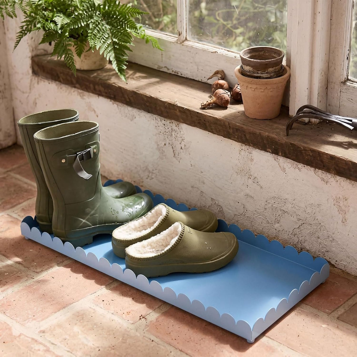 Hardy Place Entryware Scalloped Iron Boot Tray in Blue additional product photo